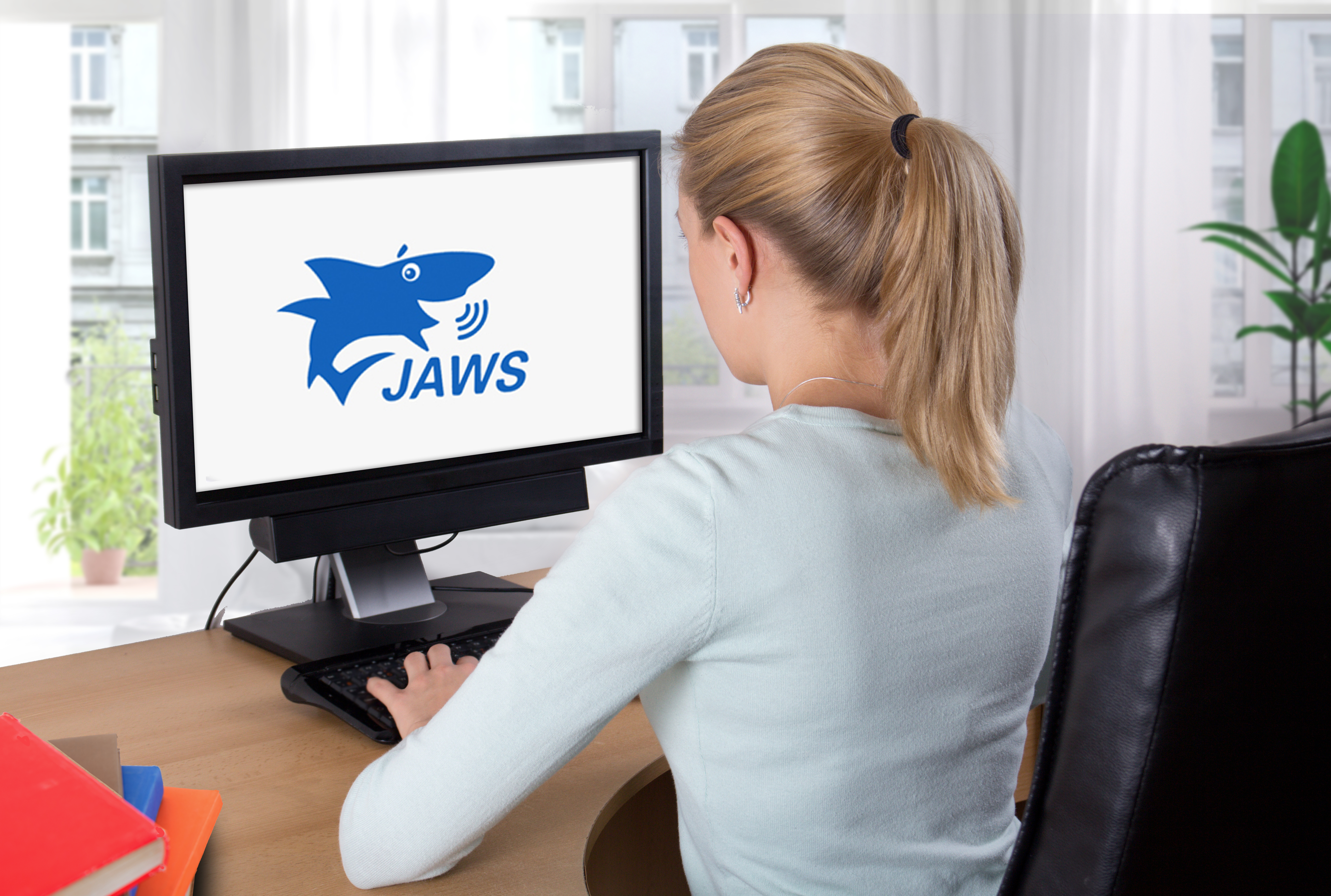 woman using JAWS on her computer at home