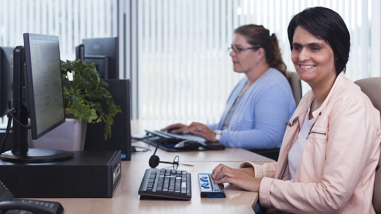 woman using focus 40 braille display at work